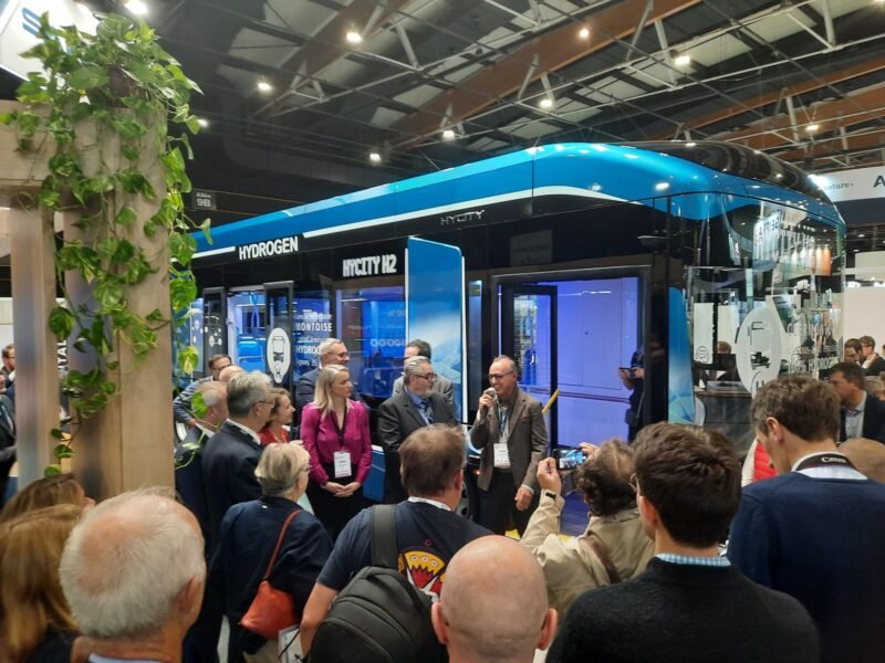 Vincent Lemaire présente le bus à hydrogène Safra Hycity aux RNTP de Clermont-Ferrand