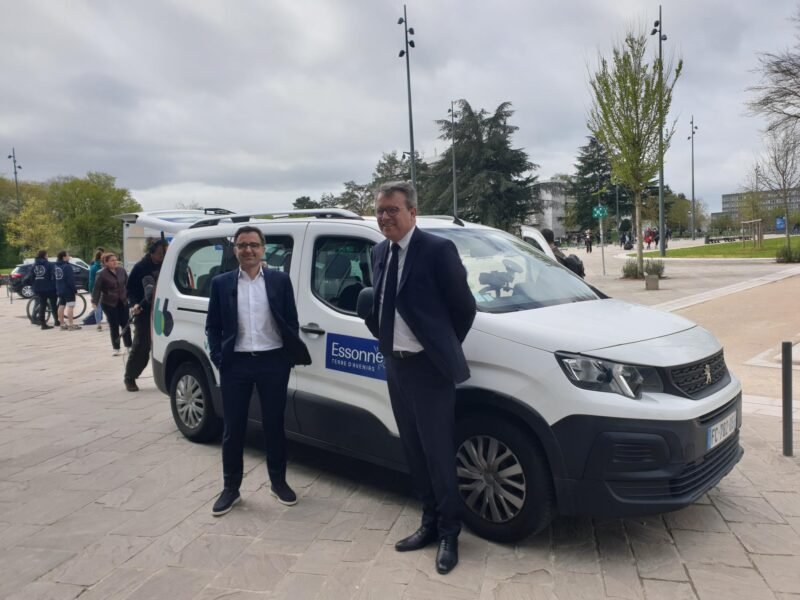 Nicolas Brusson, co-fondateur et CEO de BlaBlaCar, et François Durovray, président du conseil départemental de l'Essonne.