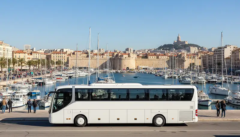 Marseille, port, autocar moderne Claude Ponsot