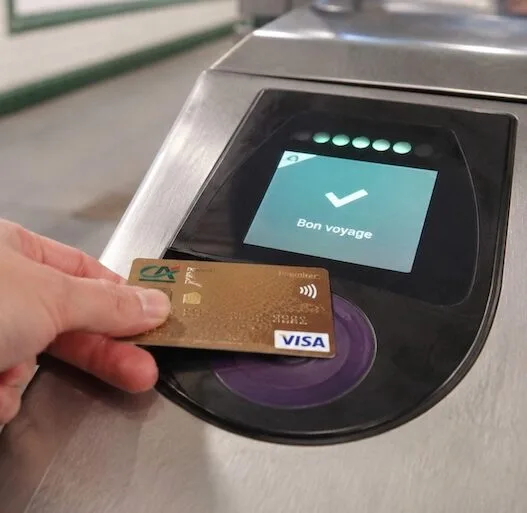 Île-de-France Mobilités ouvre la voie au paiement par carte bancaire
